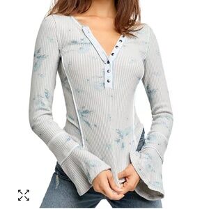 Free People Henley Top XS Gray Floral Print Bell Sleeve Ribbed Womens Shirt EUC